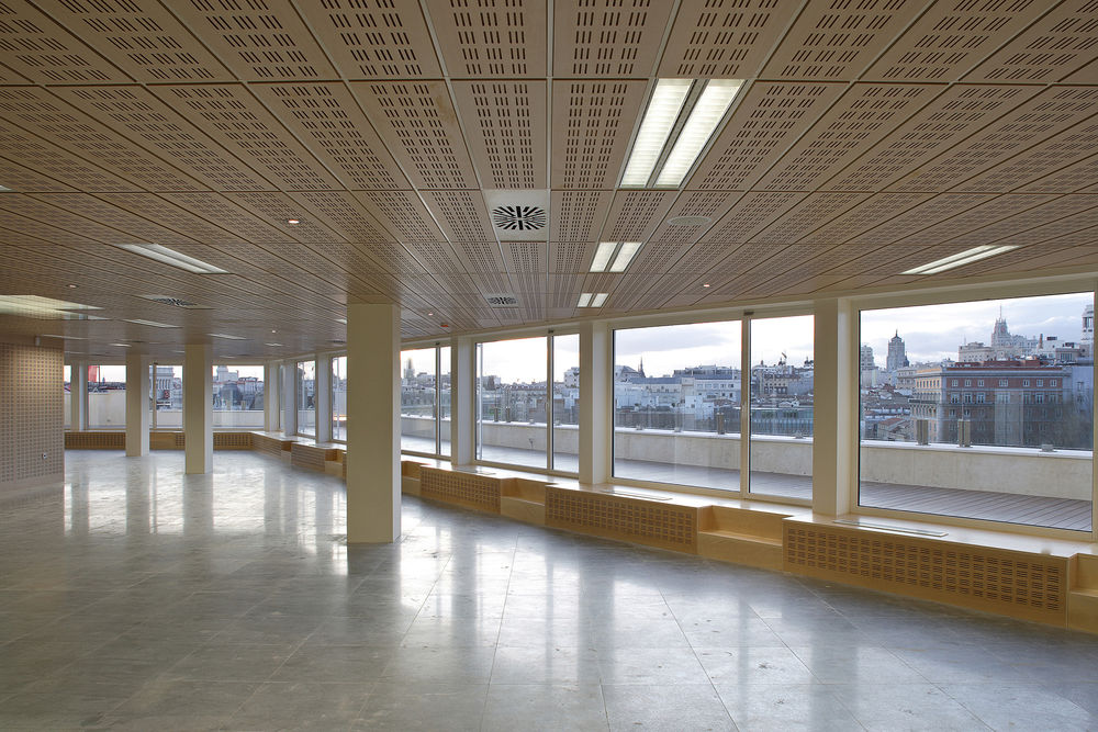 2005 年完工的 Caser Building 室内设计赏析