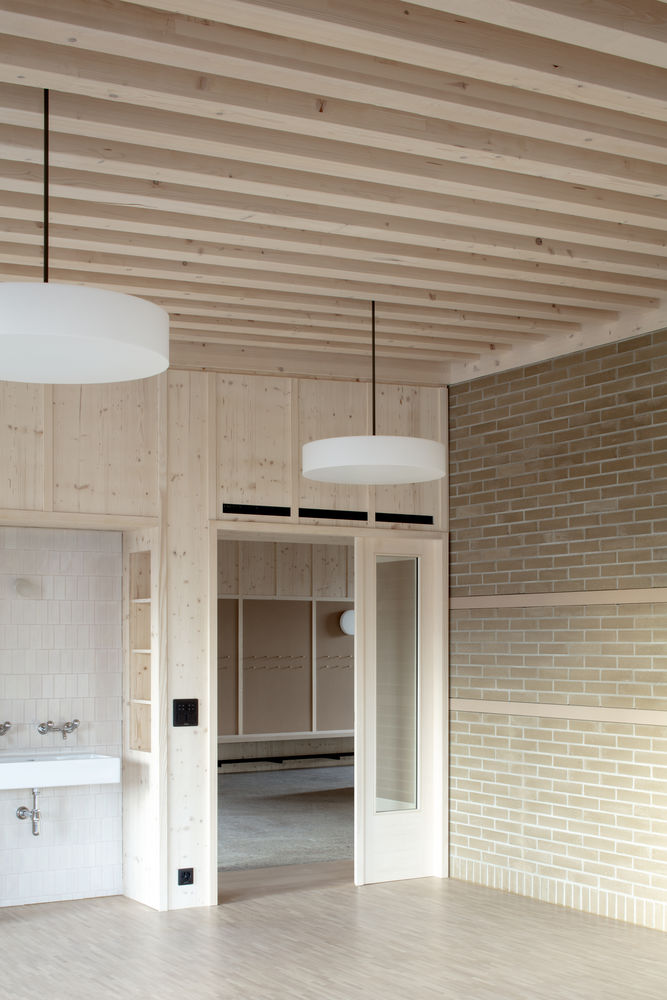 FAZ architectes 打造温馨舒适教育空间 | Riaz 小学扩建与翻新