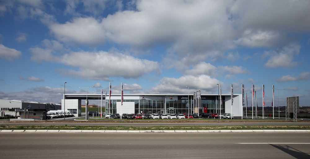 2016 年 FIAT 汽车中心，展现现代工业风