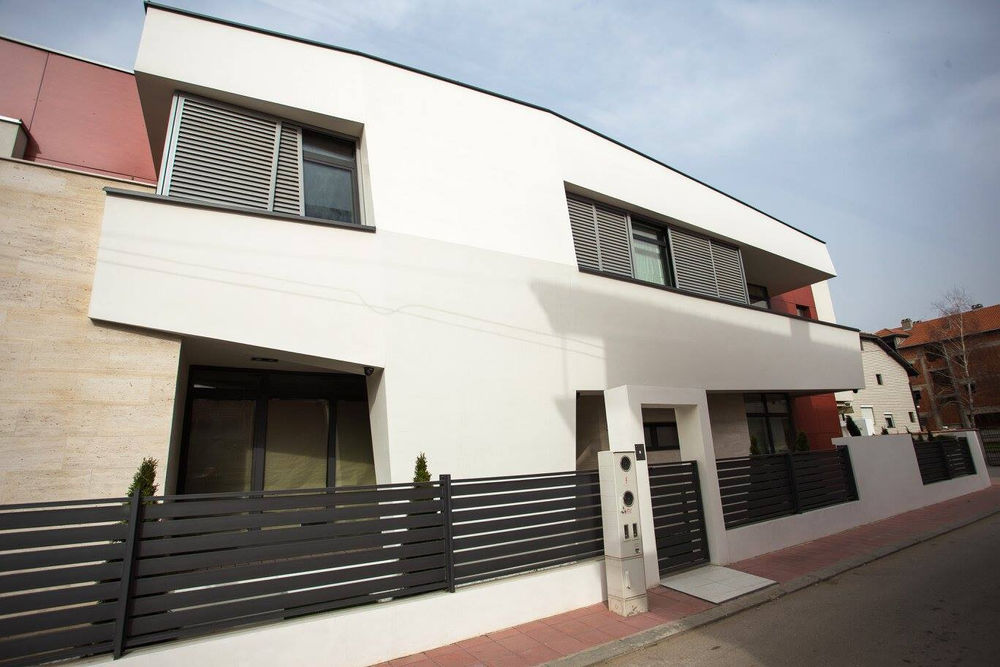 M House | 独特视角下的半独立式住宅设计