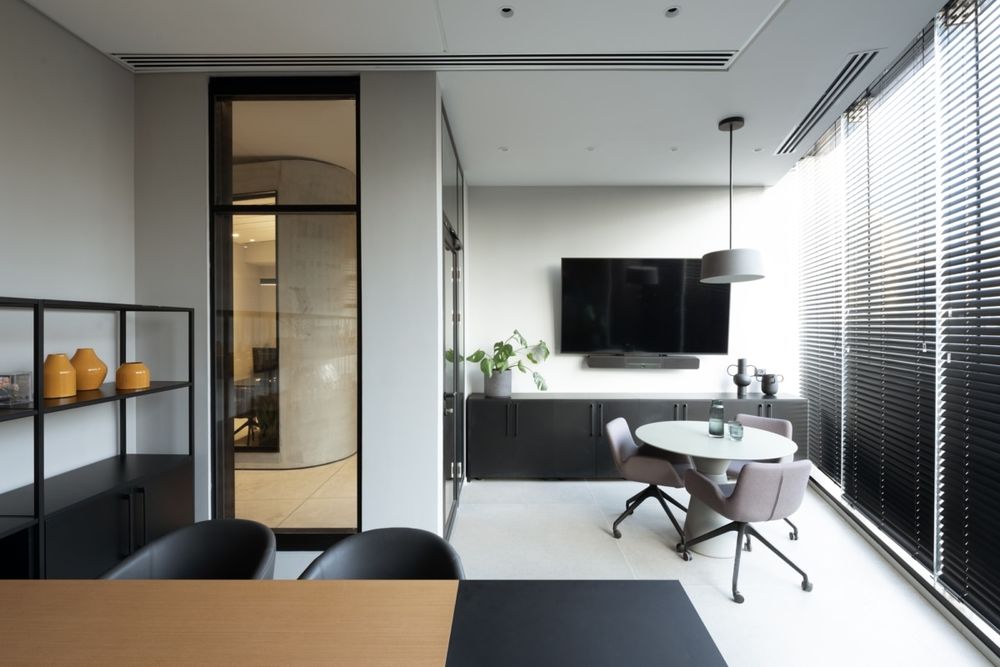 Kardan Real Estate & Elhar Engineering 共享办公室——奢华与原始的碰撞