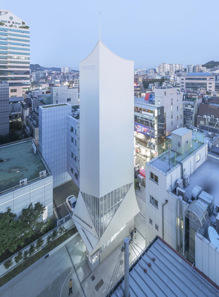 首尔"银船"建筑群新成员——动态弧形停车楼