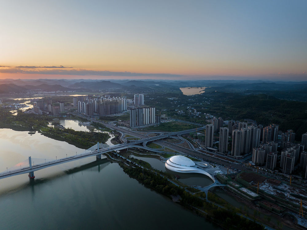 西南丝路的宝石 & “南部之眼”体育馆，四川 / 洲宇设计集团
