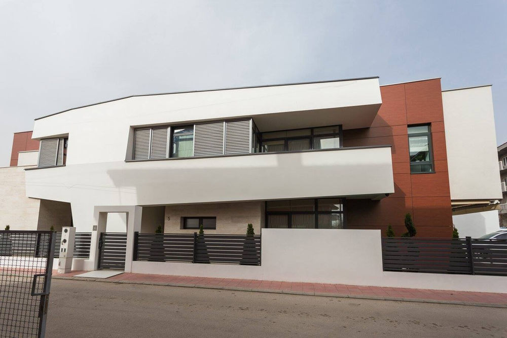 M House | 独特视角下的半独立式住宅设计