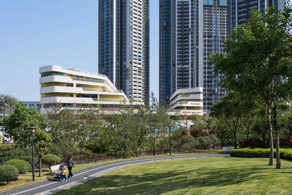 深圳修远小学 | 紧凑用地下的立体生态校园