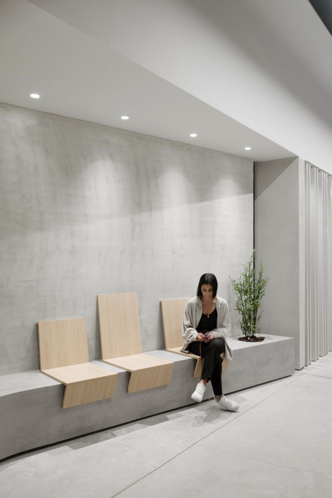 Kardan Real Estate & Elhar Engineering 共享办公室——奢华与原始的碰撞
