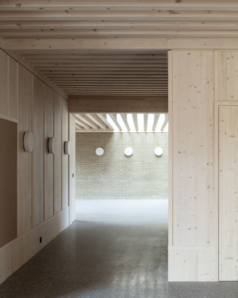 FAZ architectes 打造温馨舒适教育空间 | Riaz 小学扩建与翻新