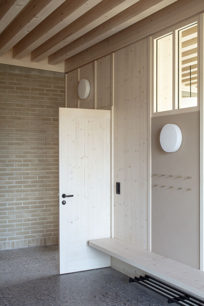 FAZ architectes 打造温馨舒适教育空间 | Riaz 小学扩建与翻新