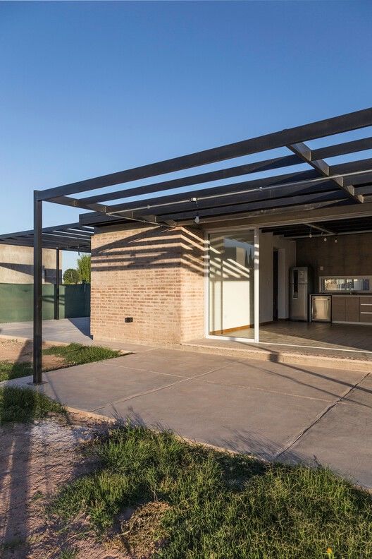 阿根廷 Guaymallén 的 CRM House | 绿色环保与经济实用的完美结合
