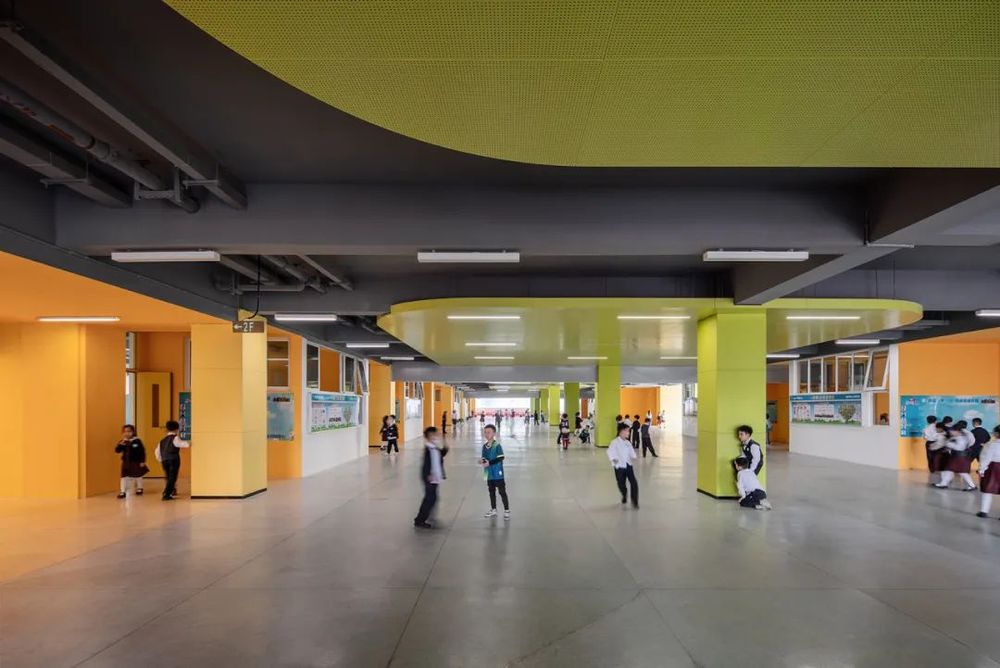 深圳修远小学 | 紧凑用地下的立体生态校园