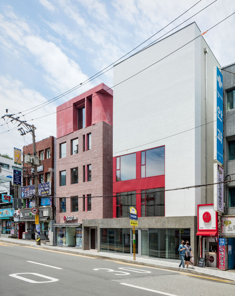 重塑商业街区 | 红色混凝土核心赋予建筑新生命