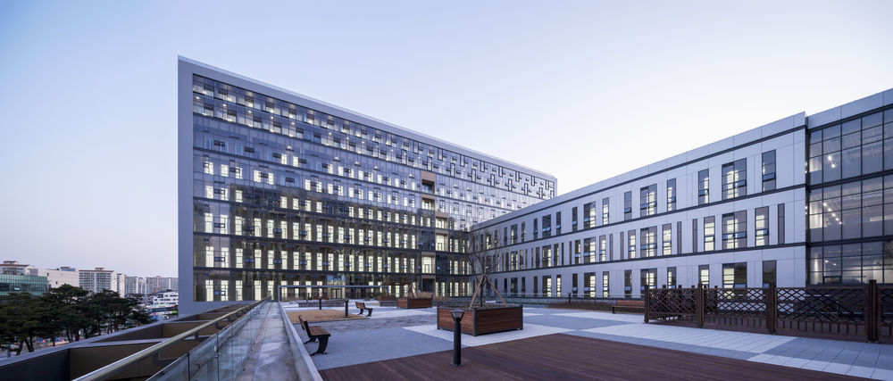 韩国 Yongin-si 吉洪商务园区，KARO 建筑事务所设计多功能办公建筑