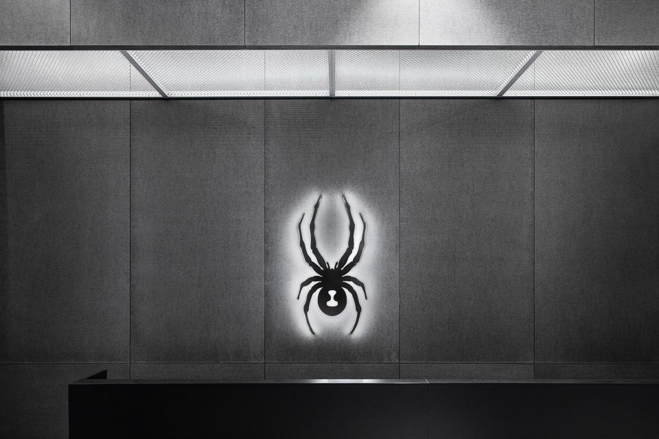 京畿道 Spyder Haven 商店，集成体育文化的特惠店设计