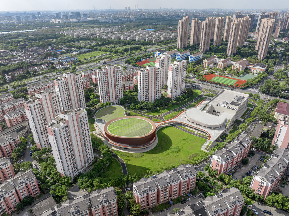 上海三林懿德社区文体中心 / 三益建筑设计有限公司
