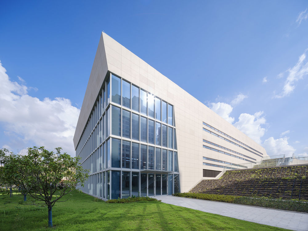 上海三林懿德社区文体中心 / 三益建筑设计有限公司