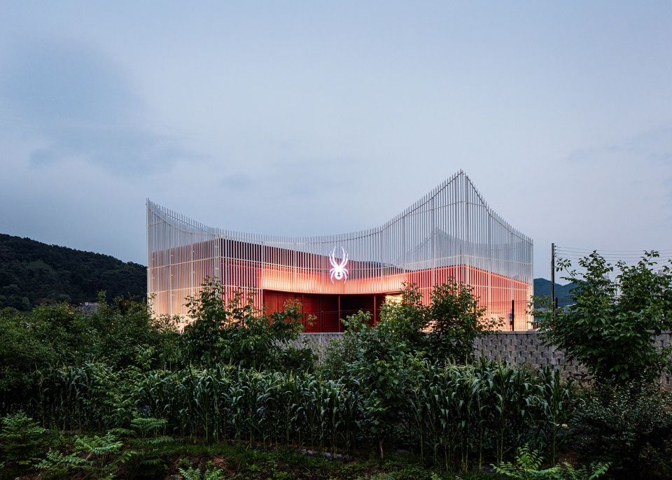 京畿道 Spyder Haven 商店，集成体育文化的特惠店设计