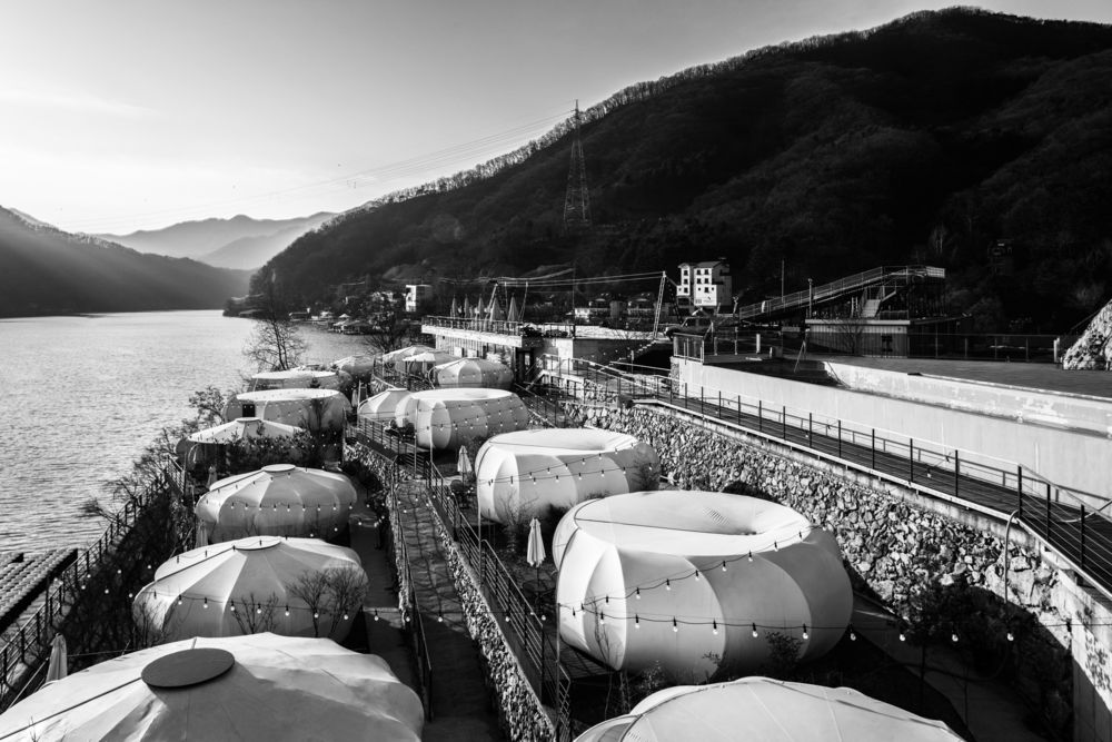Camptong 岛与博物馆——岩石中的休闲胜地