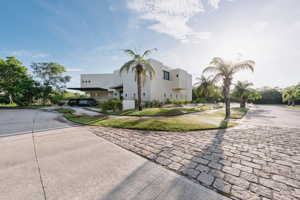 墨西哥 Yucatán 别墅 Kutz House——室内外和谐共生，打造实用低维护度假之家