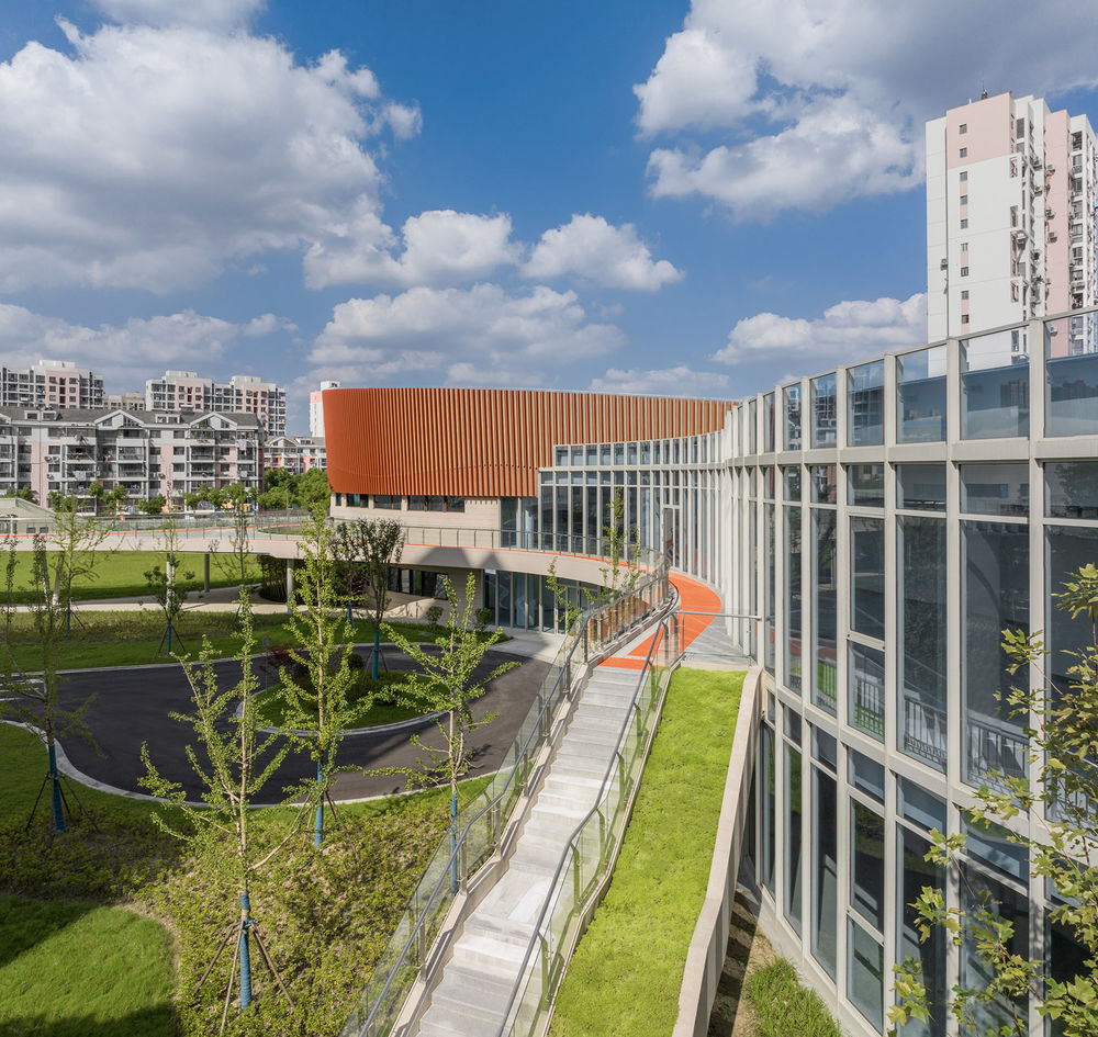 上海三林懿德社区文体中心 / 三益建筑设计有限公司