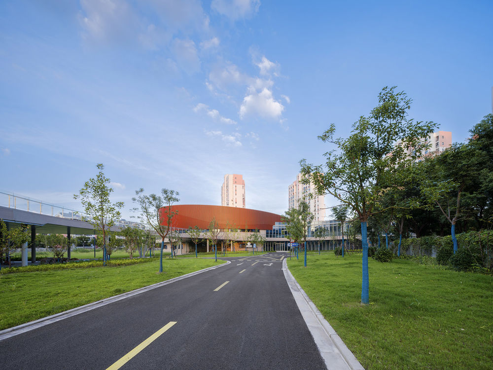 上海三林懿德社区文体中心 / 三益建筑设计有限公司