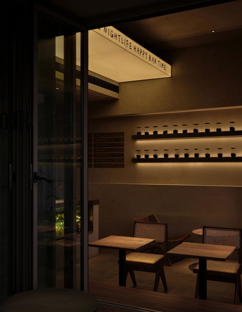 浅笑咖啡店 | 日咖夜吧的复古乌托邦