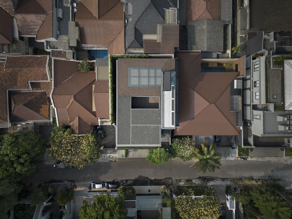 雅加达三层私密住宅，构建室内外一体空间
