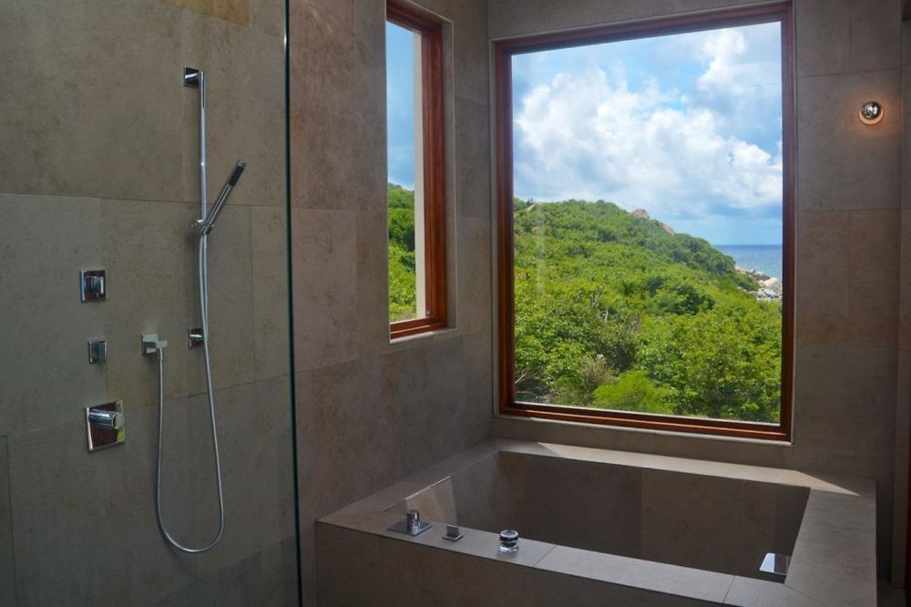 Virgin Gorda 岛上的海景别墅 | OBMI 建筑事务所的简约优雅设计