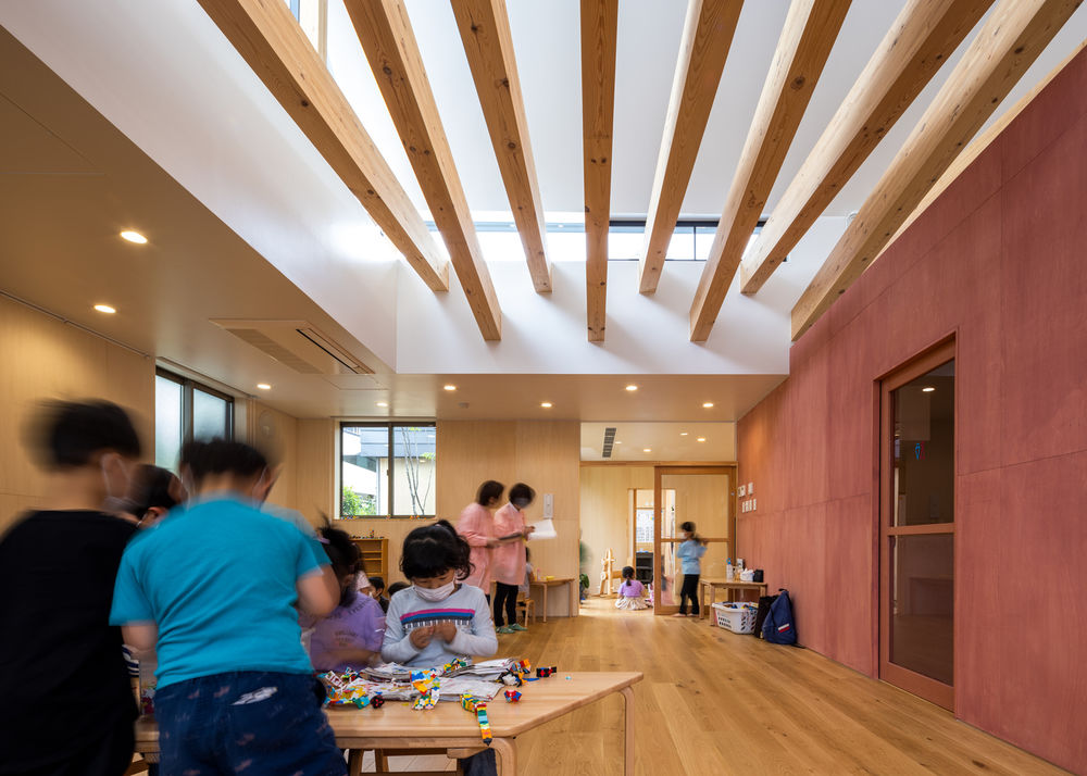 东京 Musashimurayama 市 Himawari 幼儿园——木质温馨、促进互动的幼儿空间