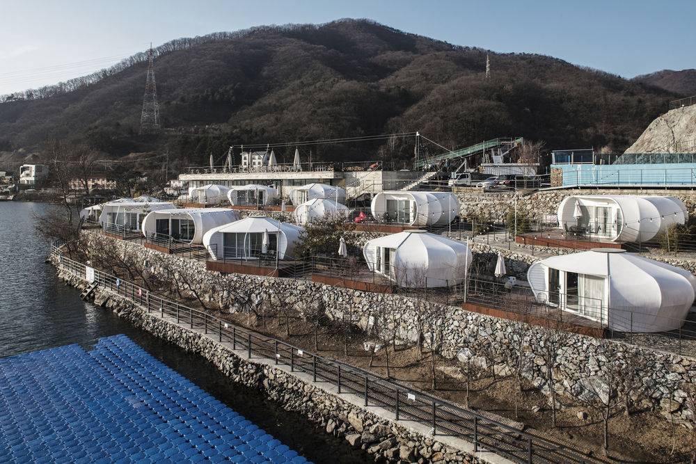 Camptong 岛与博物馆——岩石中的休闲胜地