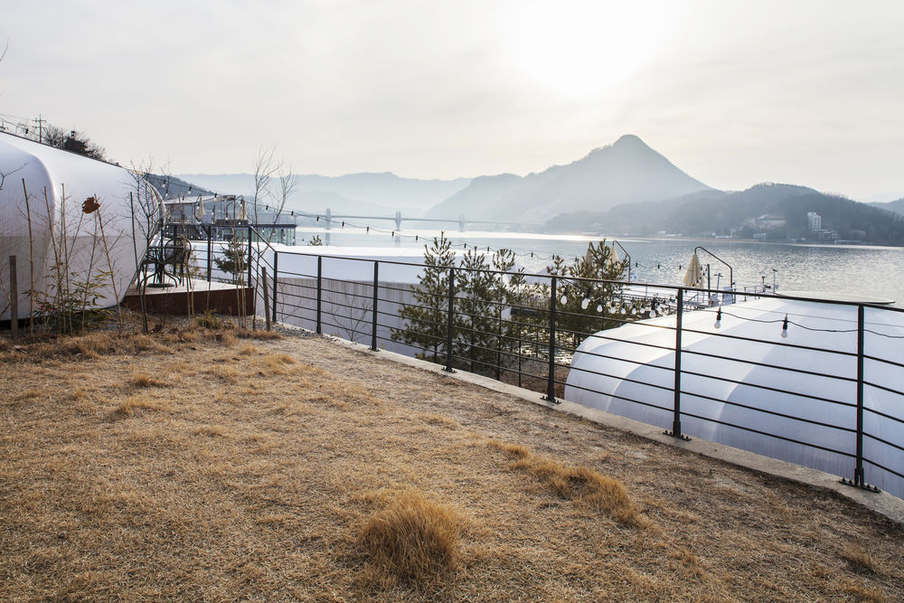 Camptong 岛与博物馆——岩石中的休闲胜地