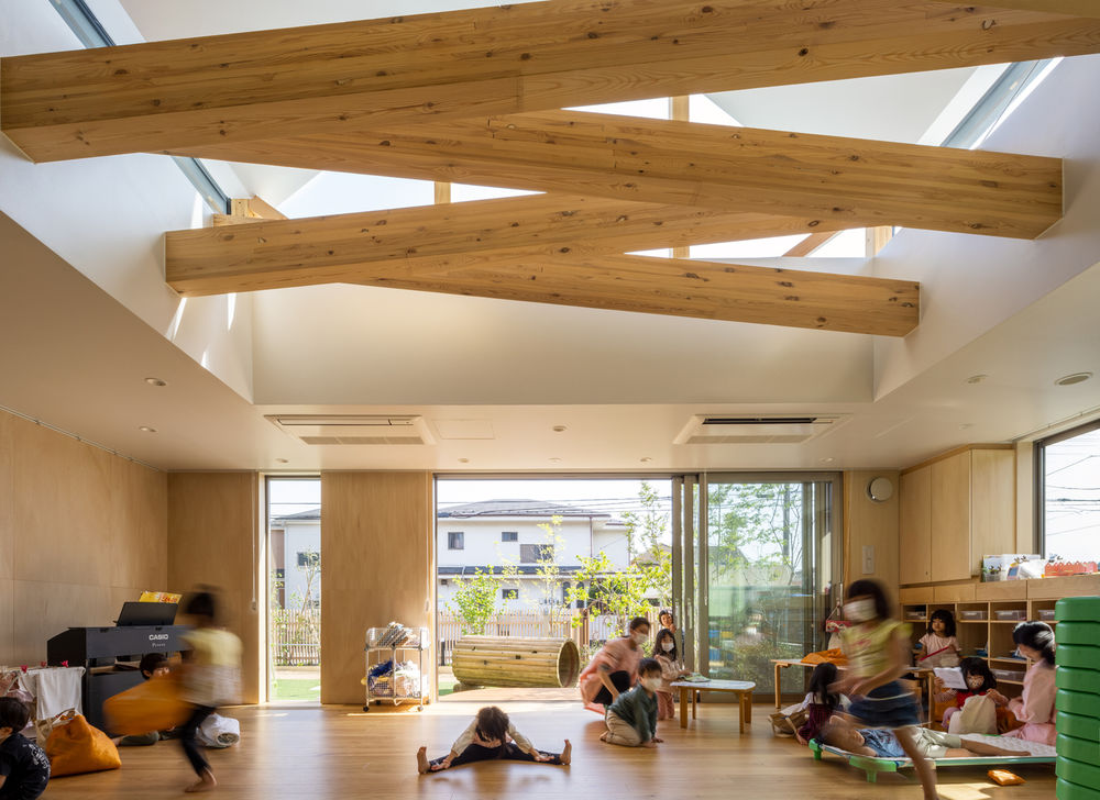 东京 Musashimurayama 市 Himawari 幼儿园——木质温馨、促进互动的幼儿空间