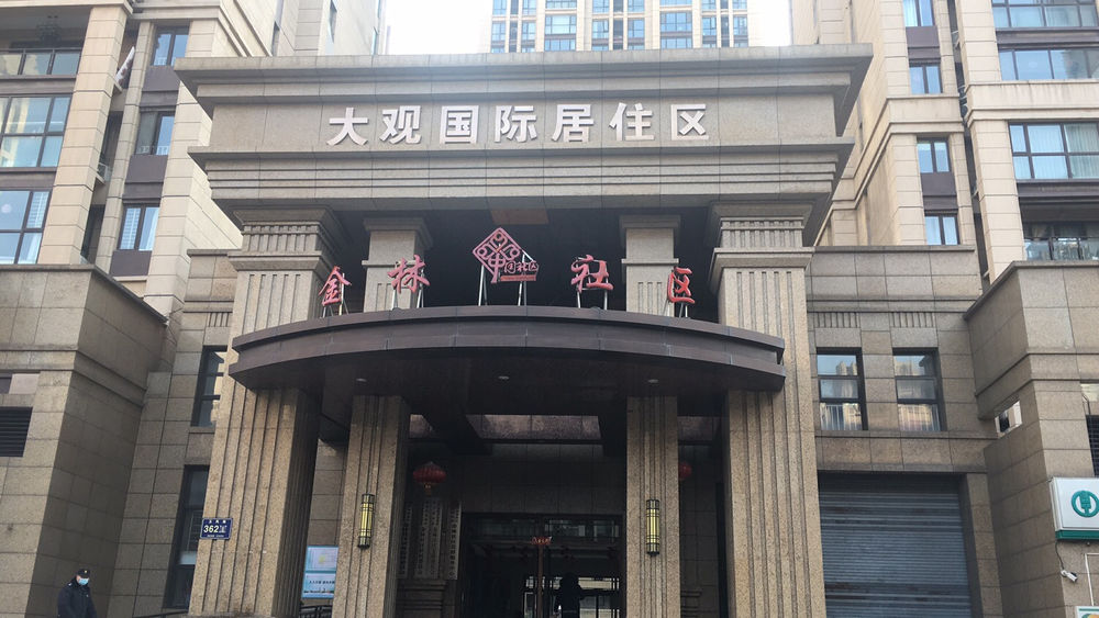 黑白灰的姑娘与 160 平米二手房的奇妙相遇