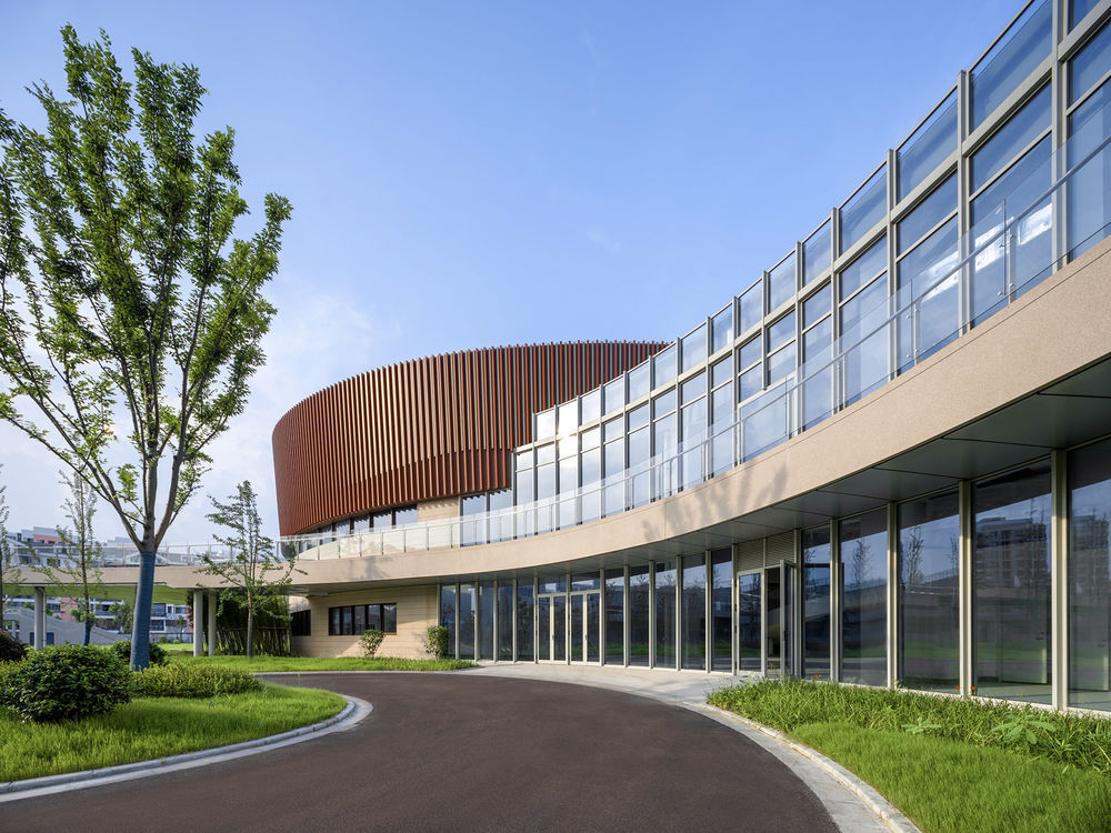 上海三林懿德社区文体中心 / 三益建筑设计有限公司