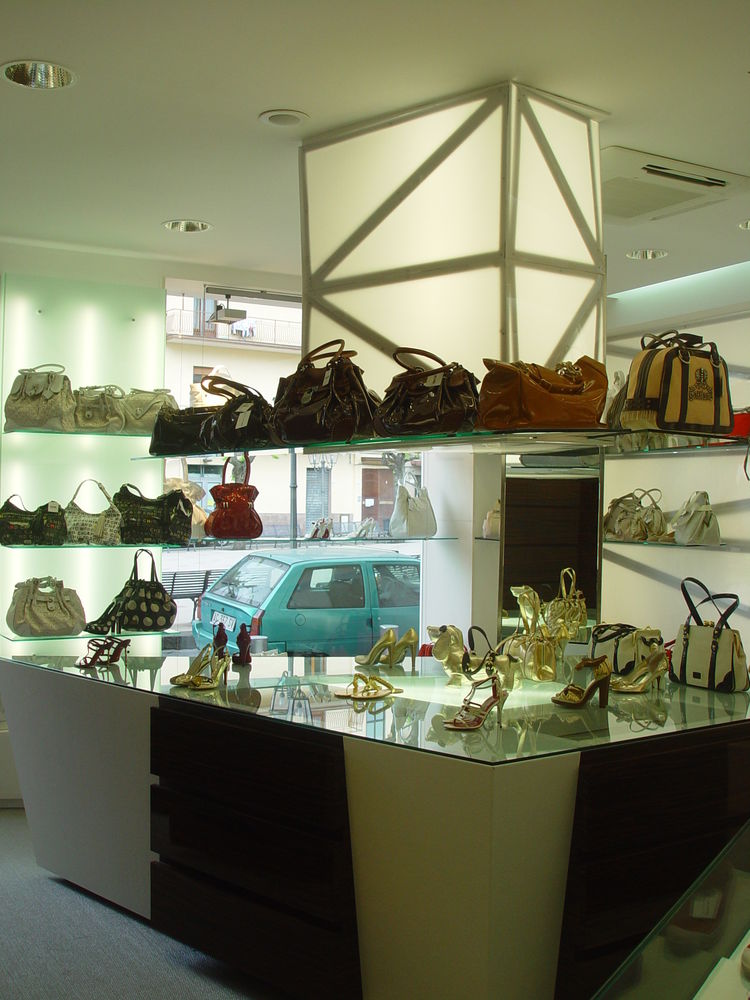 2008 年 Miceli 女性配饰店设计