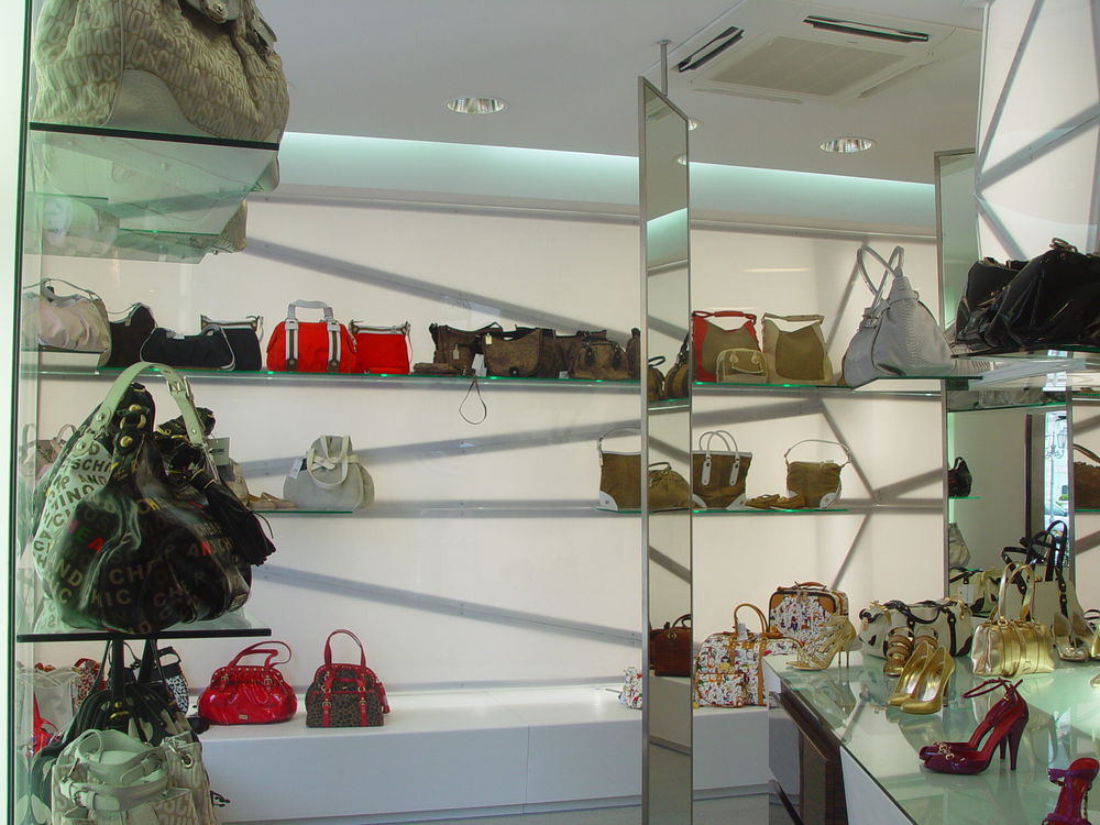 2008 年 Miceli 女性配饰店设计