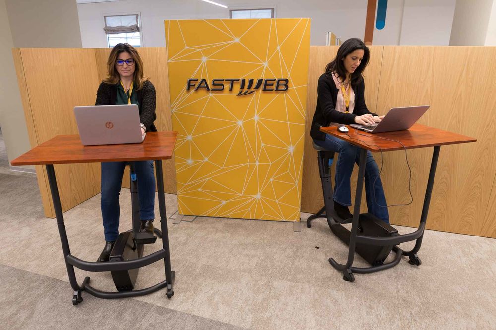 2018 年完成的 Fastweb Bari 总部室内设计