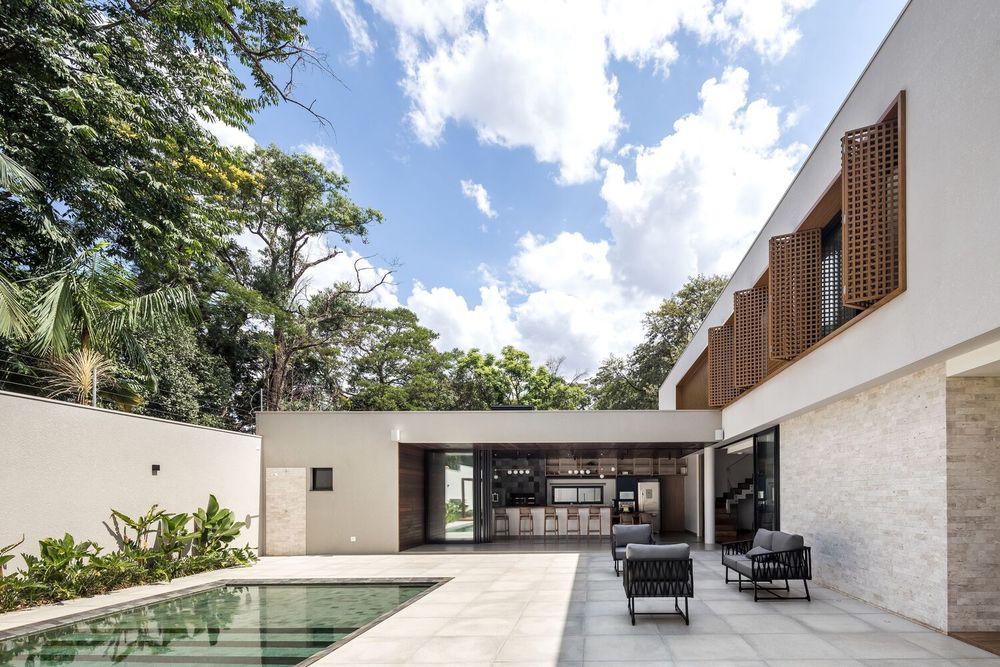 巴西 Toledo 现代别墅 Casa BTT | 木构与自然共生