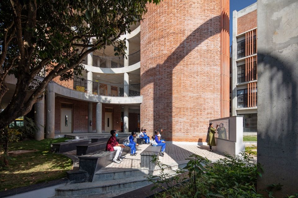 班加罗尔管理学院 | 自然与建筑的有机对话