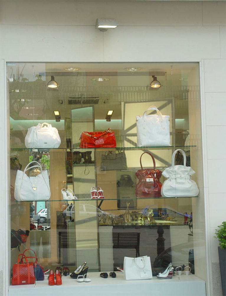 2008 年 Miceli 女性配饰店设计