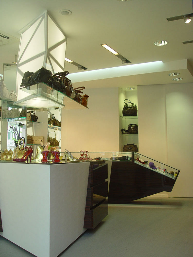 2008 年 Miceli 女性配饰店设计