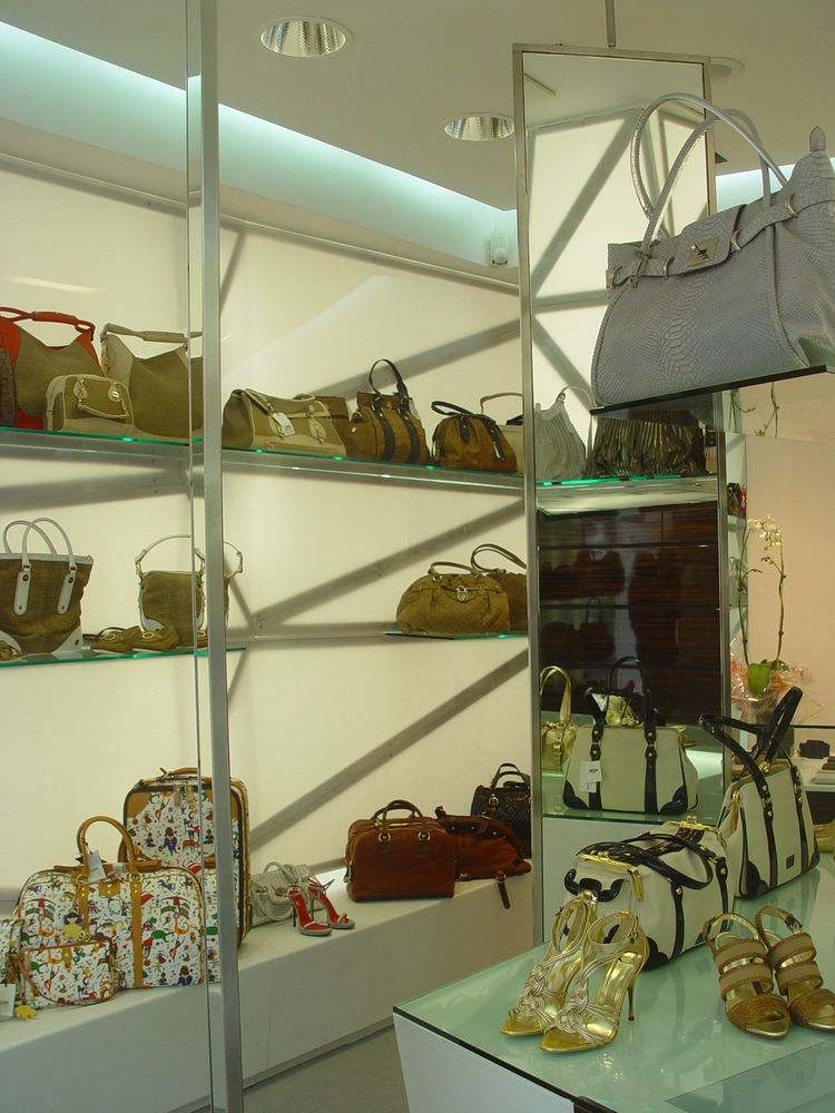 2008 年 Miceli 女性配饰店设计