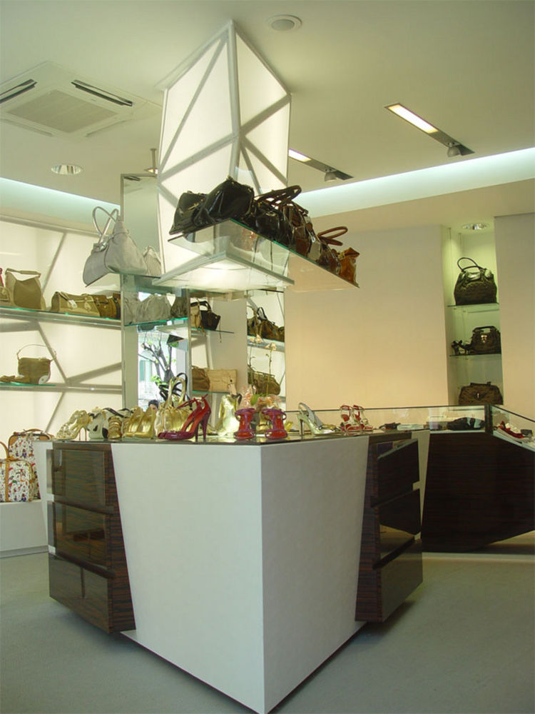 2008 年 Miceli 女性配饰店设计