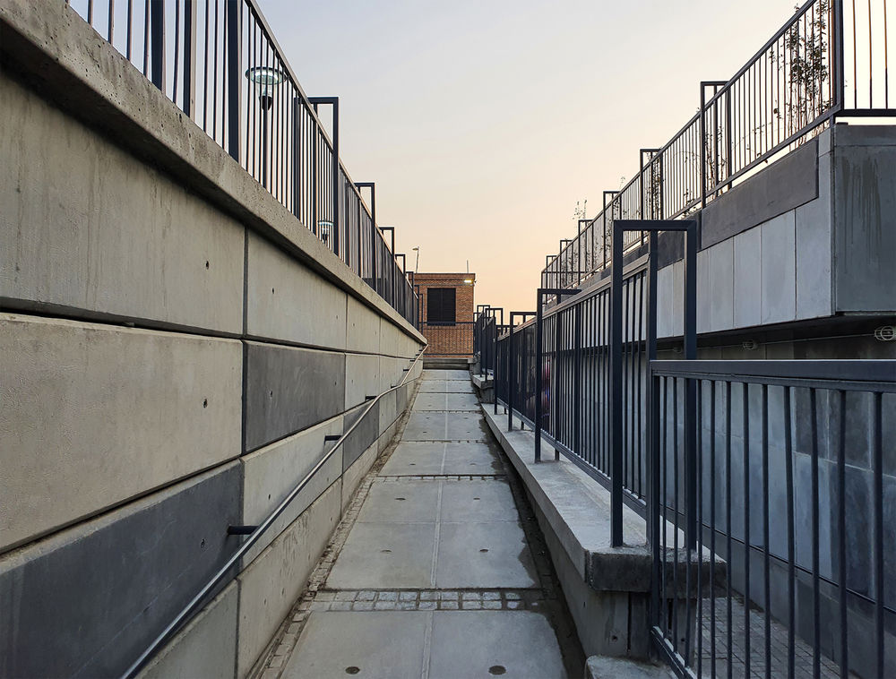 Biryanak Metro Plaza / Ashrafi & Zad