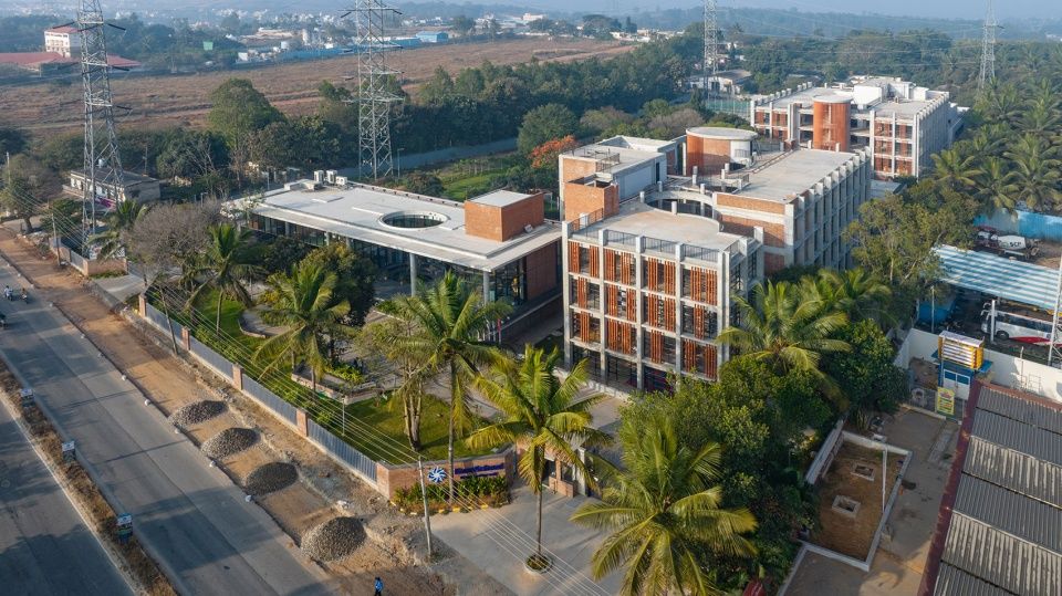 班加罗尔管理学院 | 自然与建筑的有机对话