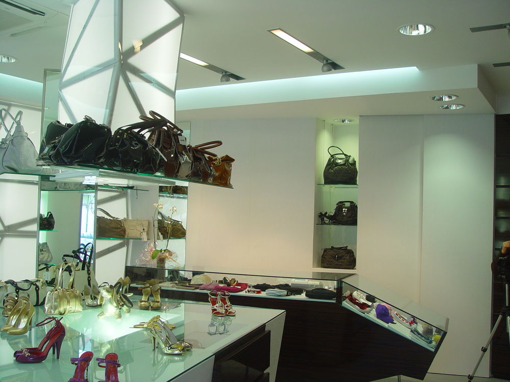 2008 年 Miceli 女性配饰店设计