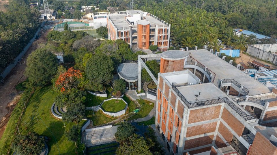班加罗尔管理学院 | 自然与建筑的有机对话