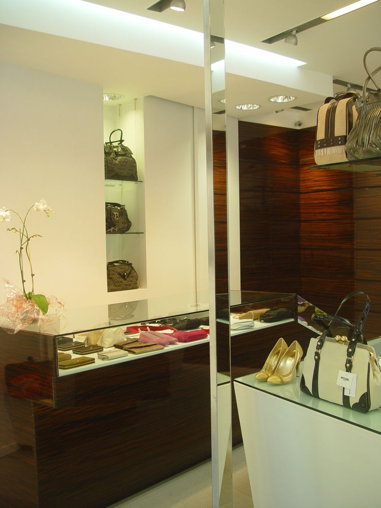 2008 年 Miceli 女性配饰店设计