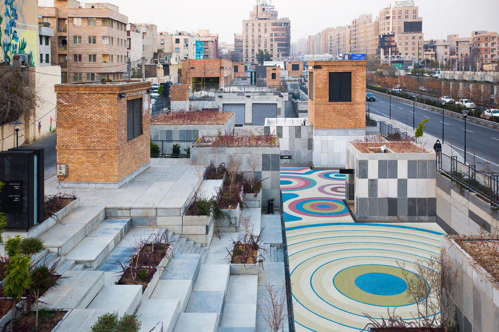Biryanak Metro Plaza / Ashrafi & Zad