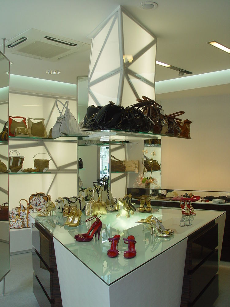 2008 年 Miceli 女性配饰店设计