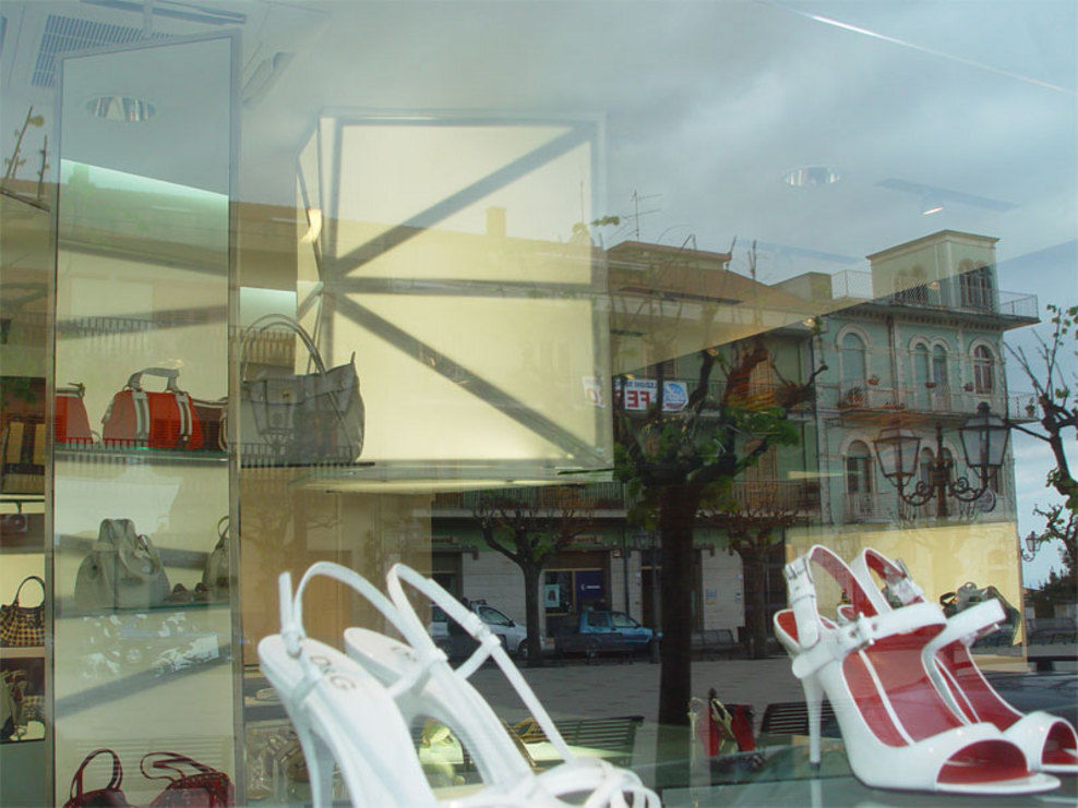 2008 年 Miceli 女性配饰店设计